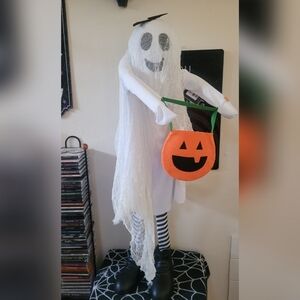 Dancing Table Top Ghost